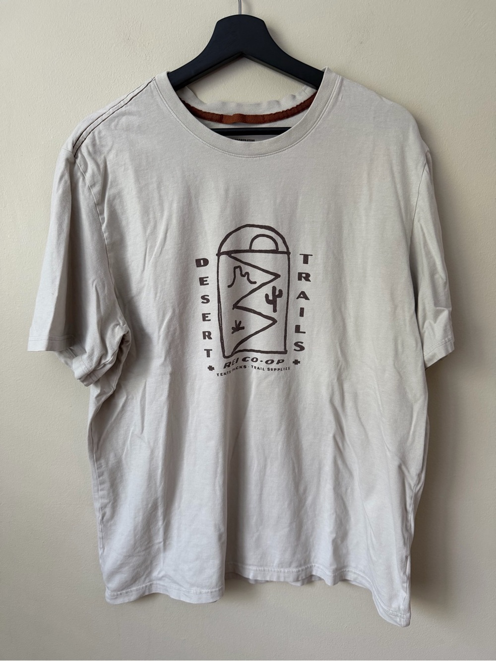 REI Co-op Desert Trails Cream Graphic Men’s T-Shirt Camping Gorpcore Size L